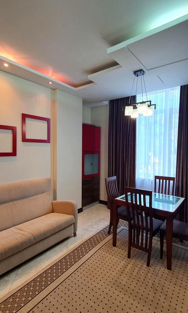 Spacious 1-bedroom apartment on French Boulevard with amenities