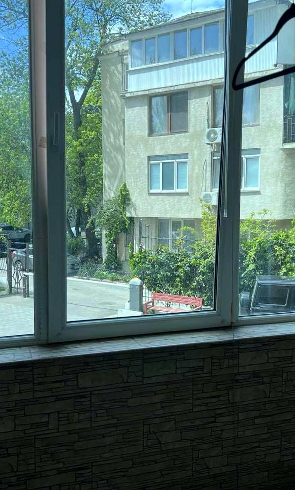 3-Room Apartment in Siniy Ptitsa Complex, First Floor, Fully Equipped