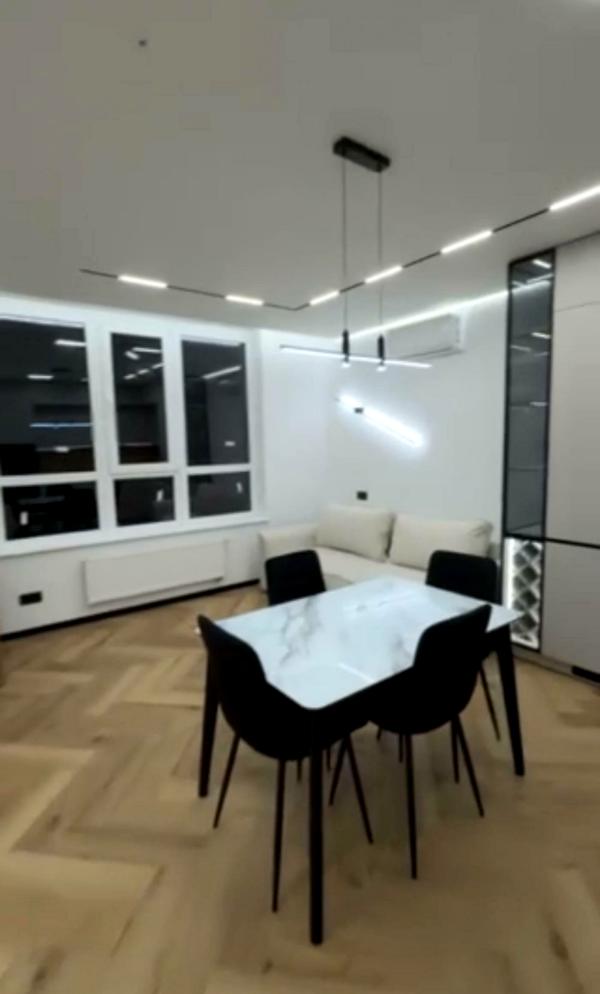 2-Room Apartment in Avalon Up Complex on Chornovola Avenue