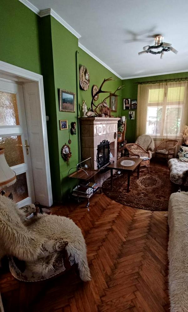 3-Room Apartment on Oleny Pchilky Street with Individual Heating
