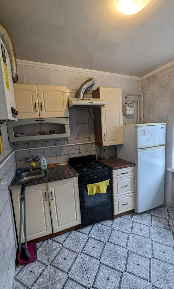2-Room Apartment in Zaliznychnyi District, Convenient Location