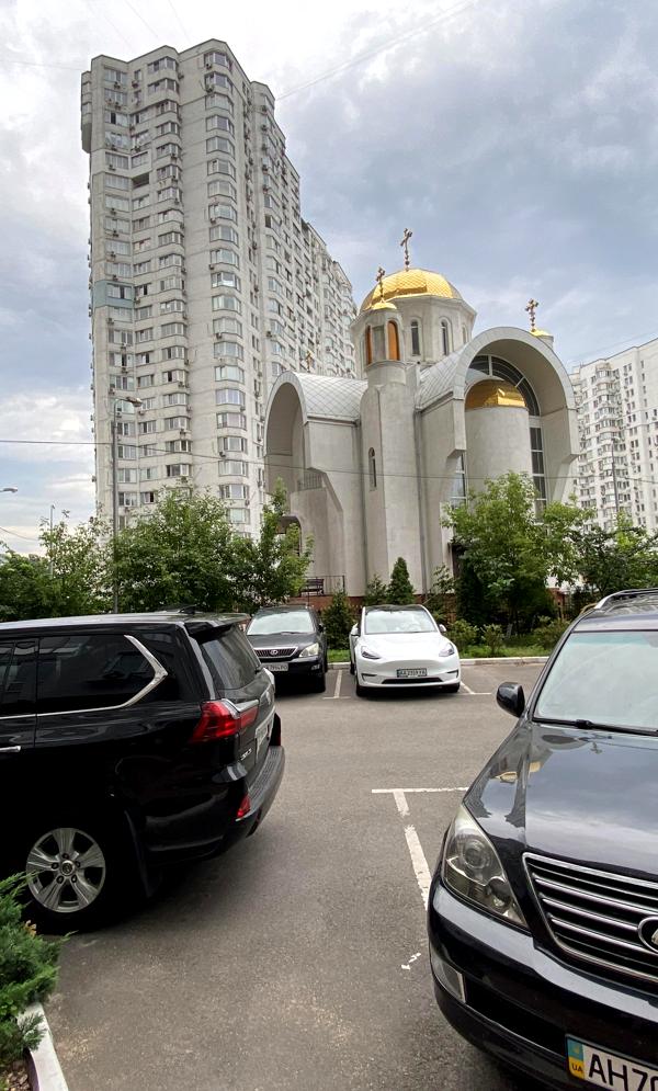 Spacious 80 m² Apartment near Osokortsy Metro with Pet-Friendly Policy