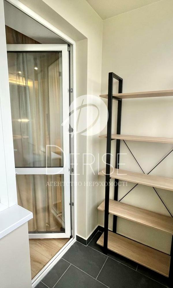 Modern 2-Room Studio Apartment near Beresteiska Metro with Balcony