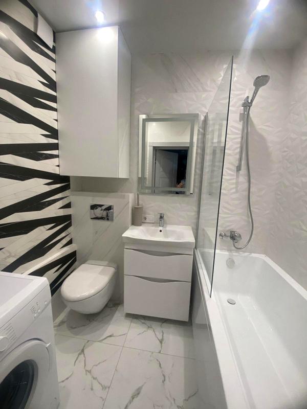 3-Room Apartment in Shevchenkivskyi District, Silver Tower Complex