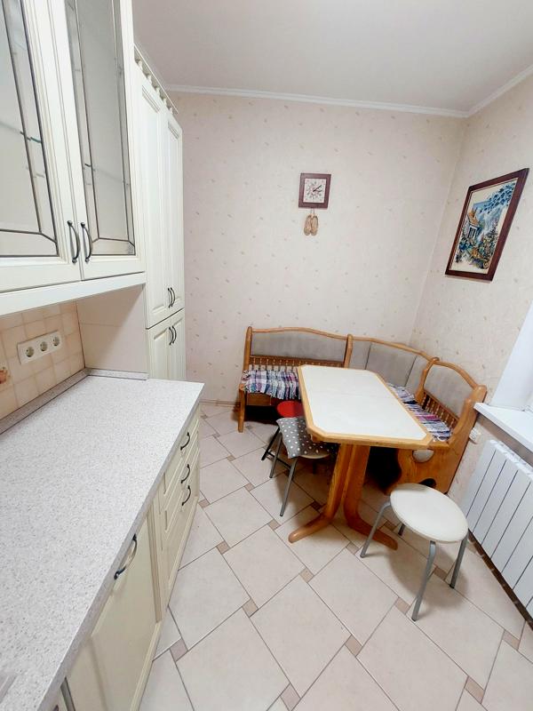 3-Room Apartment with Dnipro River View near Heroiv Dnipra Metro