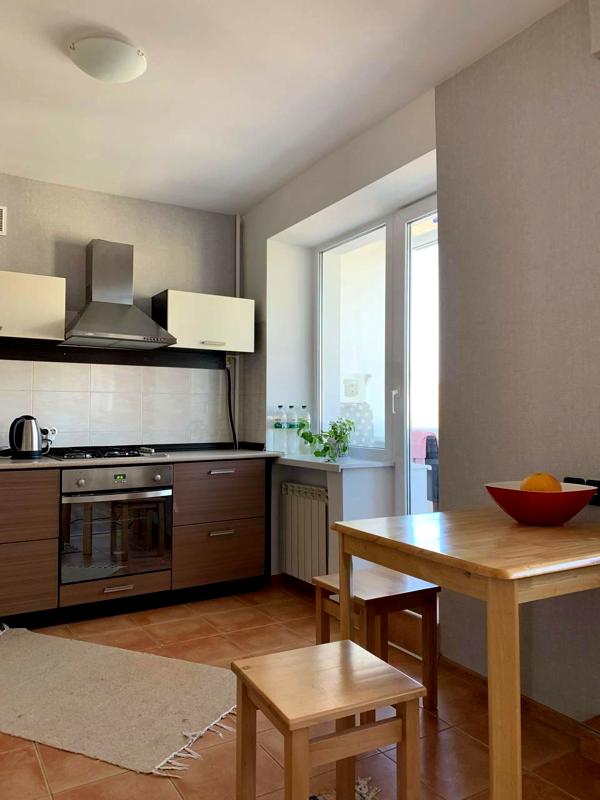 Cozy 1-bedroom studio apartment near Kontraktova Square