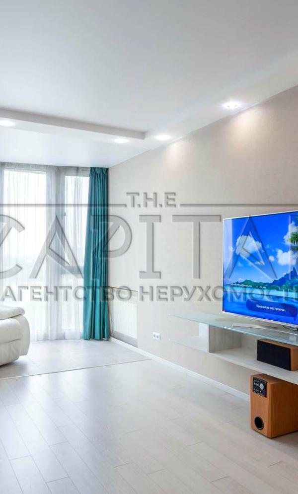 Spacious Park Stone Apartment with Panoramic Dnipro River Views