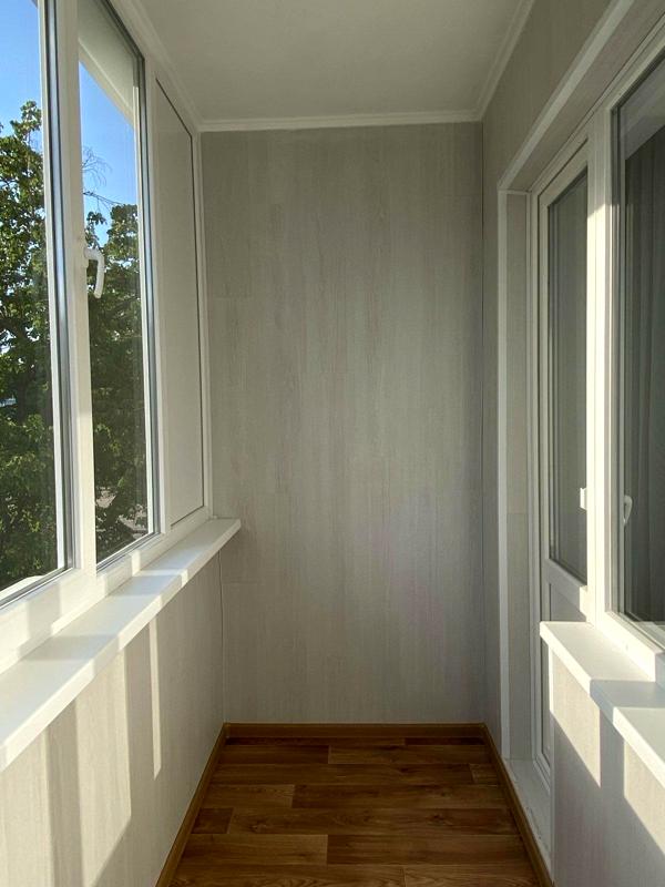 1-Bedroom Apartment near Heroiv Dnipra Metro with Modern Renovation