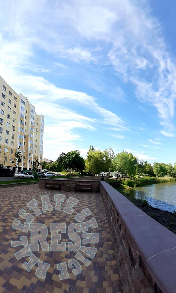2-Bedroom Lakeside Apartment with Designer Renovation