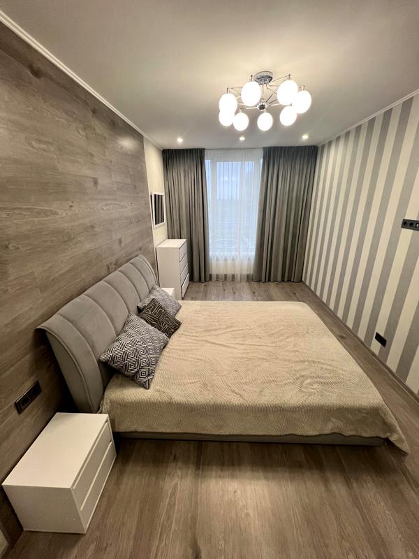 Modern 2-Room Apartment in Varshavsky Complex with Excellent Amenities