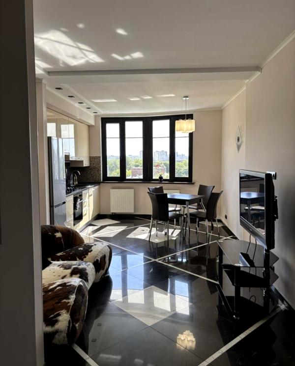 Spacious 1-bedroom apartment with studio kitchen near Gymnasium Embankment