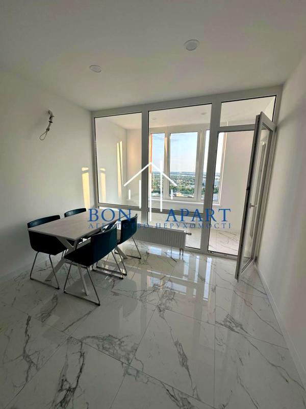 Modern Apartment with Lake and Dnieper River View in Seven Complex