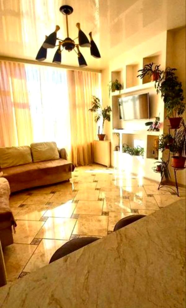 2-Room Apartment near Nebesnoi Sotni, Spacious Studio Kitchen, Balcony