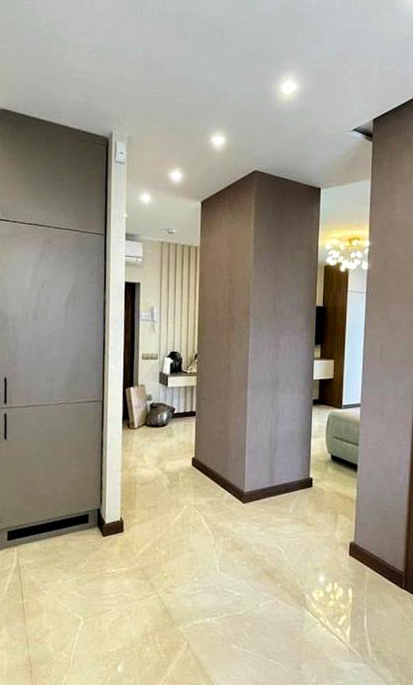 Spacious 1-bedroom apartment with modern design in Semitsvet Complex
