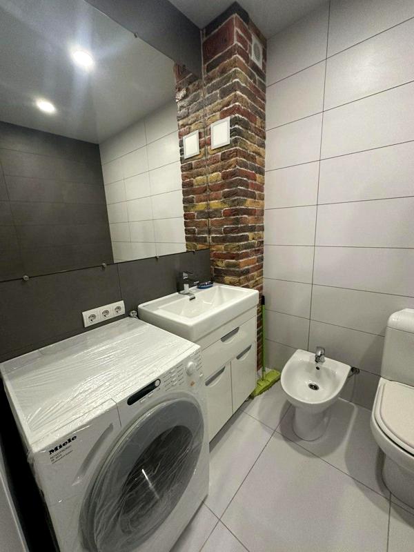 Bright and Warm 1-Bedroom Apartment in Franko District