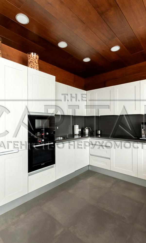 Premium 3-Room Apartment with Panoramic City View in Novopecherski Lipki Complex