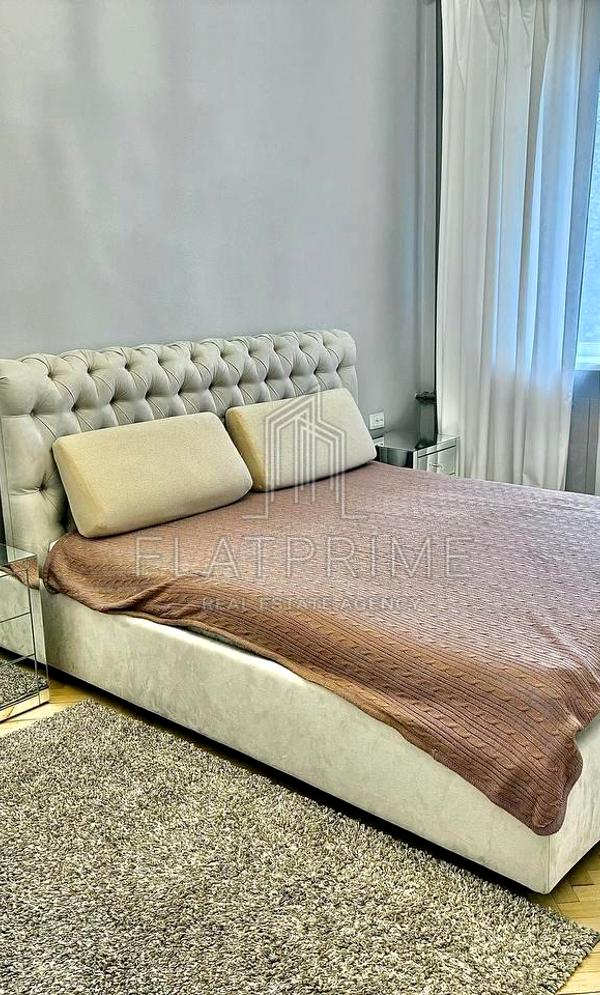 Two-Room Apartment in Stalin-Era Building near Shuljavska Metro