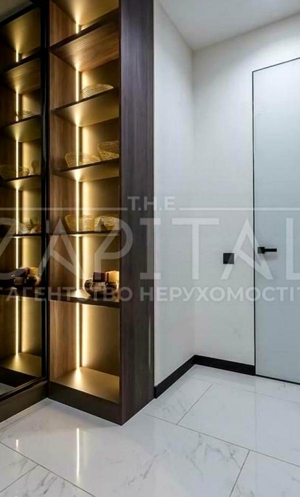 Luxurious 5-Room Designer Apartment in Novopecherski Lipki Residential Complex