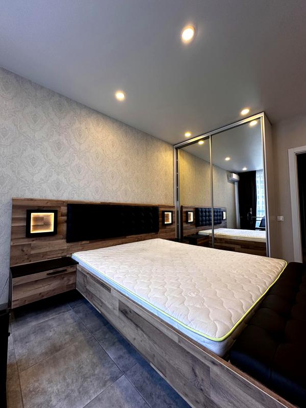 Studio Apartment near Slavutych Metro with Comfortable Amenities
