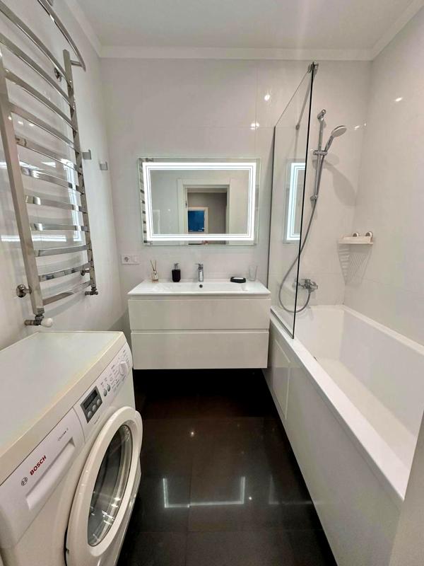 Spacious 2-room apartment in 5th Avenue residential complex