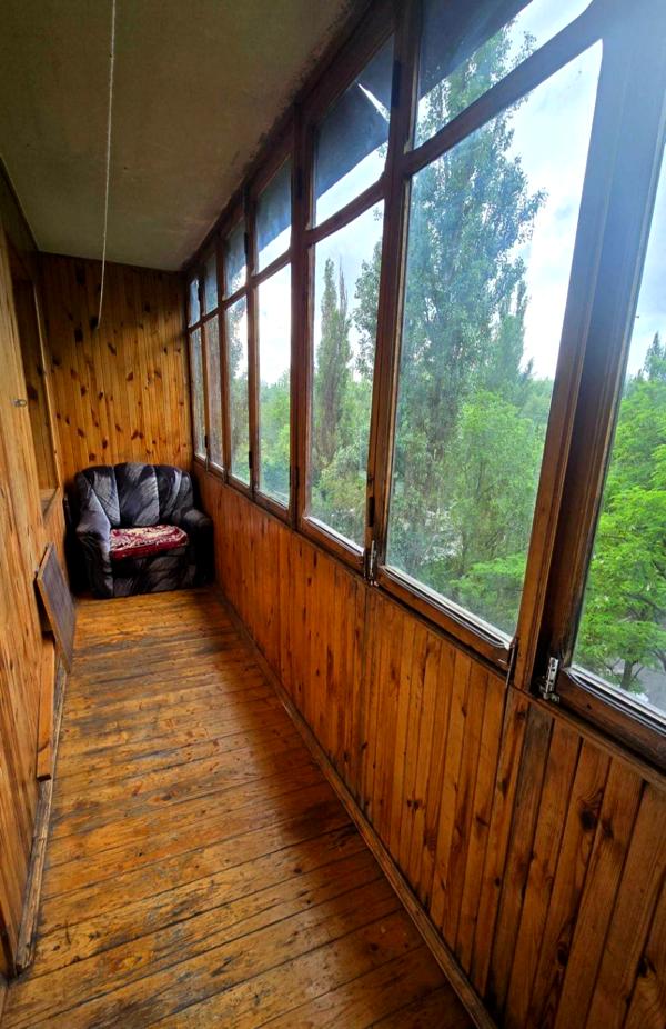 Spacious apartment near metro and park in Shevchenkivskyi district