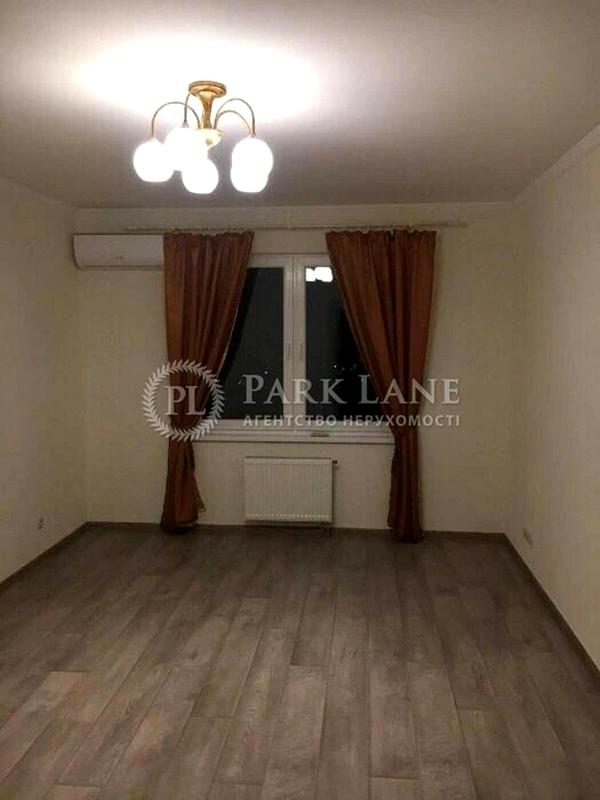 Modern 1-Bedroom Apartment near Amur Square, Fully Renovated