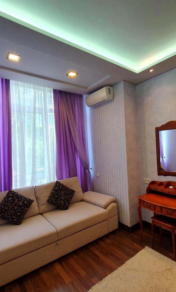 Spacious 1-bedroom apartment on French Boulevard with amenities