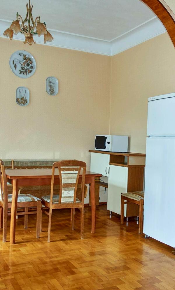 3-Bedroom Apartment on Kruglouniversitetskaya Street