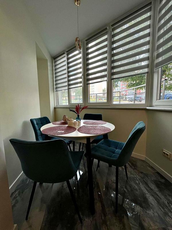 1-Bedroom Apartment with Kitchen Studio Near Chornovola Street