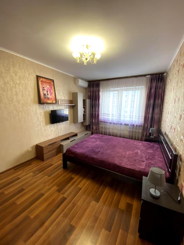 Furnished 1-Room Apartment near Poznyaki Metro with Eurorepair