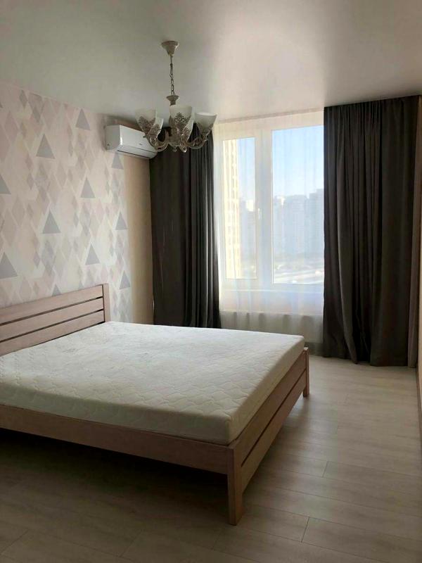 Modern 2-Bedroom Apartment near Osokорки Metro with Generator