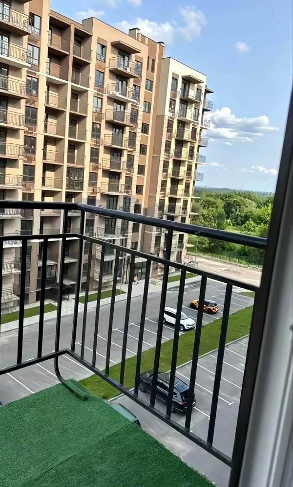 Bright 40m² Apartment near Teremky Metro with Park View