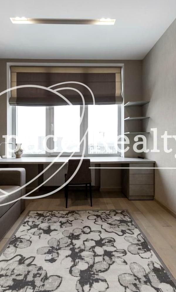 Bright 3-Room Apartment in Novopecherski Lipki Complex, Kyiv