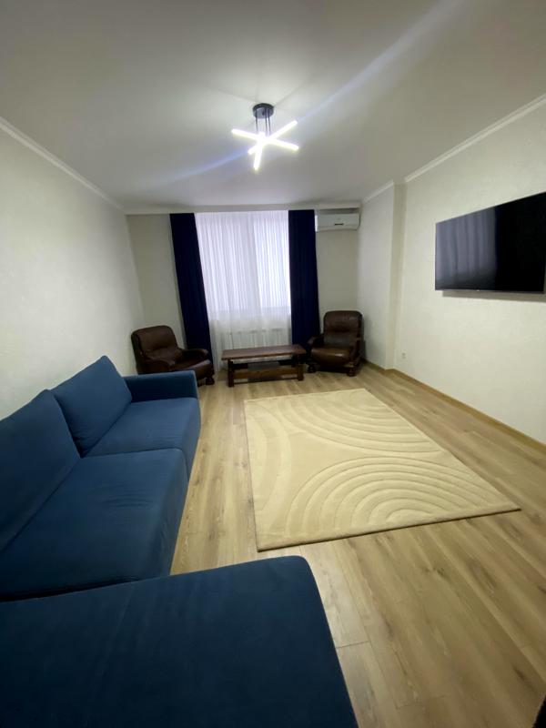 Spacious 2-Room Apartment with Euro Renovation near Osokorkyi Metro