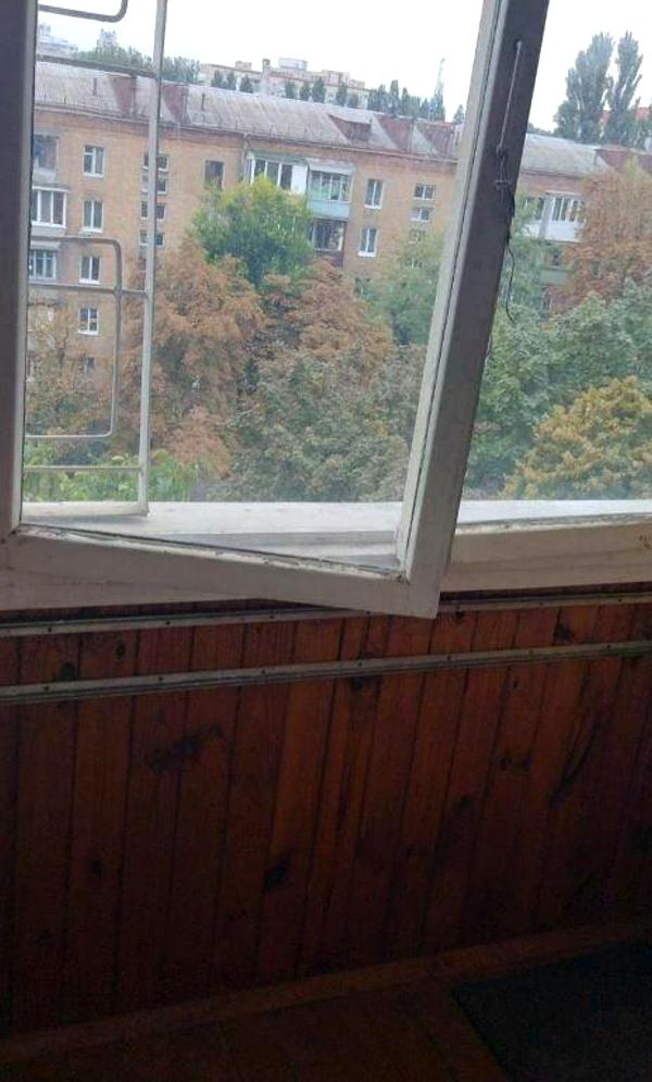 2-Room Apartment near Lukyanivska Metro with Balcony