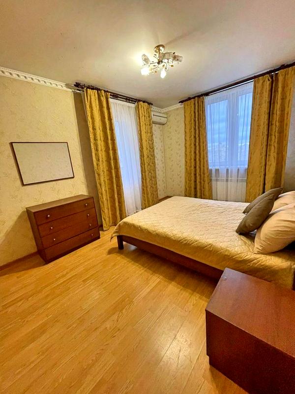 Spacious 3-Room Apartment with Separate Rooms and Quality Renovation