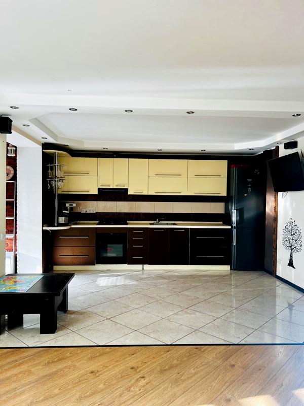 2-Room Apartment in Kryukivshchyna with Modern Furnishings