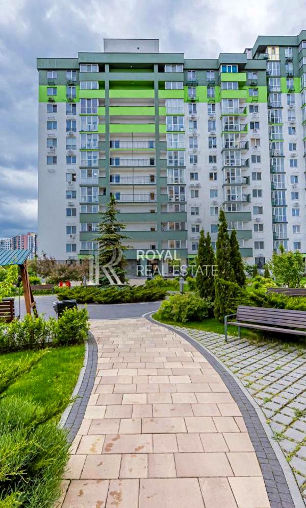 Smart 1-bedroom apartment in Syretski Sady residential complex