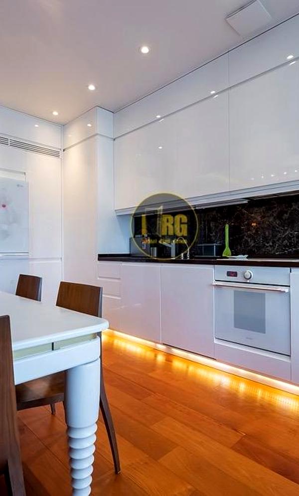 Spacious 3-Room Apartment in Novopecherski Lipki Complex