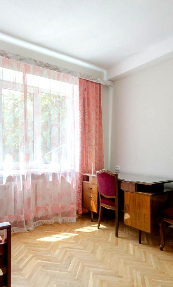 Cozy Apartment in Quiet Central Location with Multiple Amenities
