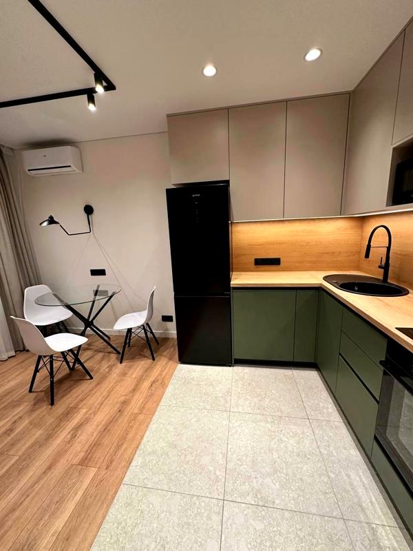Spacious and Cozy Apartment in Kyiv's Left Bank