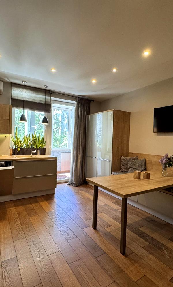Spacious 4-room apartment in Podil, historic area, premium features