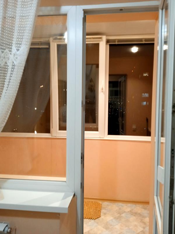Cozy 2-Room Apartment near Berestetska Metro with Modern Amenities