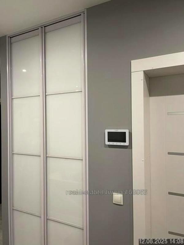 Modern Designer Apartment in Avalon Complex with Smart Home System