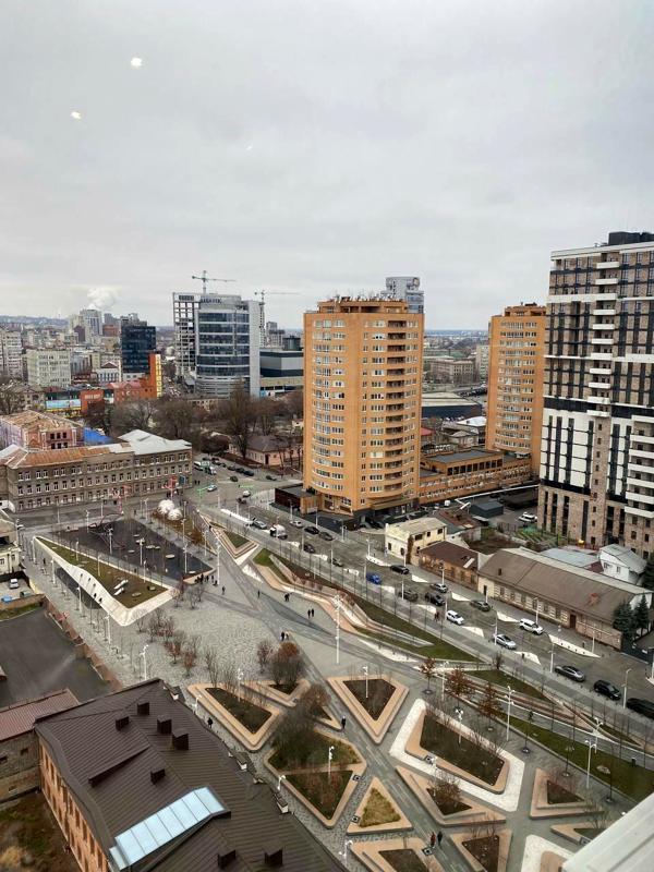 2-Room Apartment in Residential Complex on Lyvarna Street