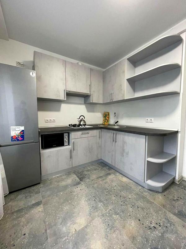 Cozy Renovated 1-Bedroom Apartment on Novogodnyaya Street