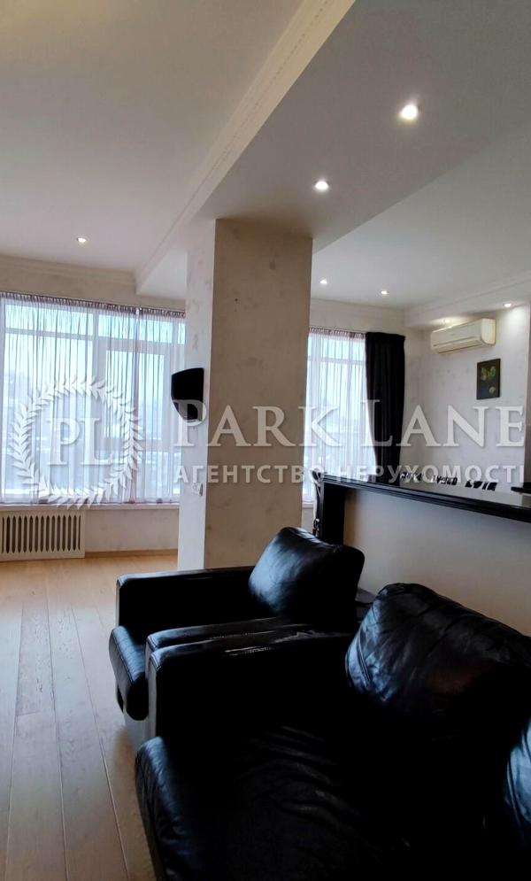 3-Bedroom Spacious Apartment near Pechersk Metro with Panoramic Windows
