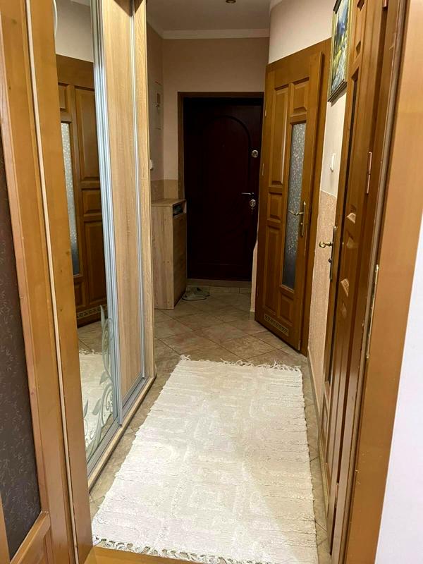 3-Room Apartment in Uzhhorod City Center with Parking and Garage