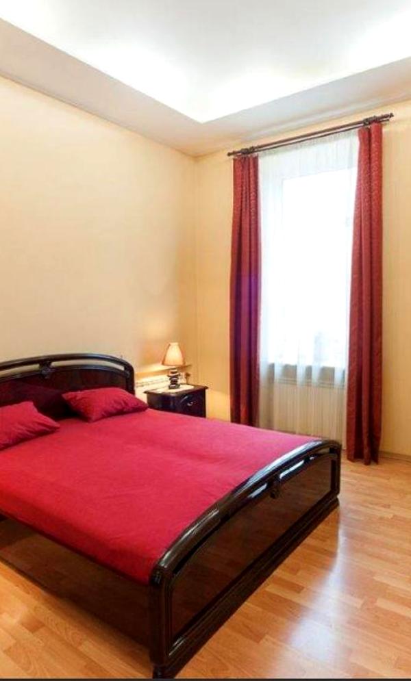 Spacious Apartment in City Center near Shevchenko Park