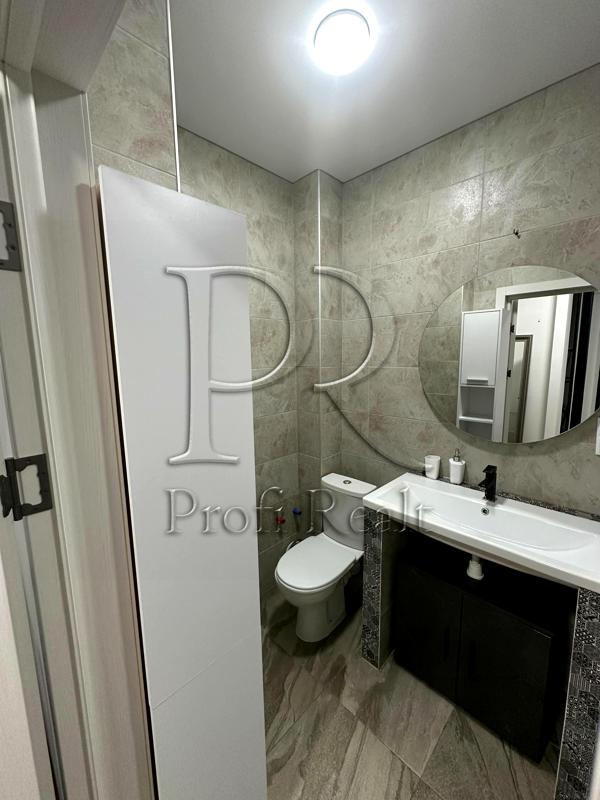 Two-bedroom apartment in Sofiivska Borshchahivka with modern amenities